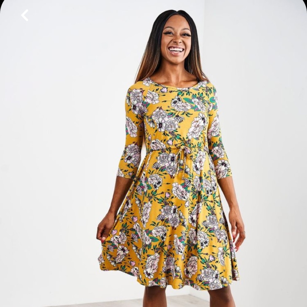 1X Tuscan Carnation Latched Mama Drawstring Dress